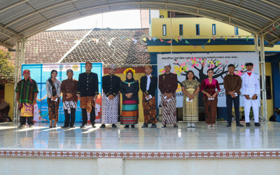 Balutan Adat dan Pohon Harapan Warnai Hardiknas 2026
